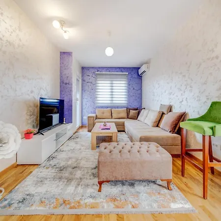 Plum بودغوريتْسا