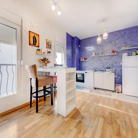 Apartment Plum